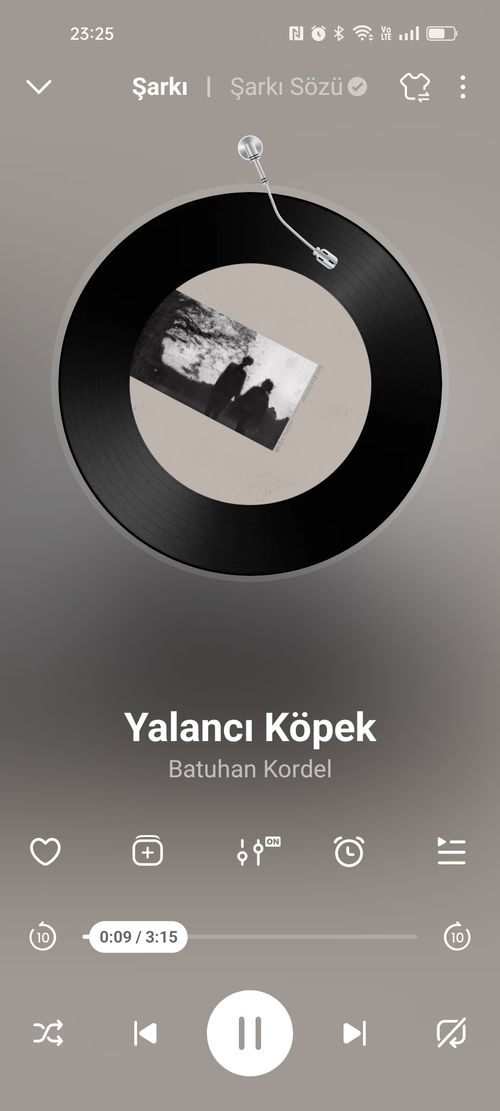 Kara Tahta yorum görseli