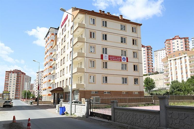 Pertevniyal Sultan KYK Kız Öğrenci Yurdu dış cephe görseli